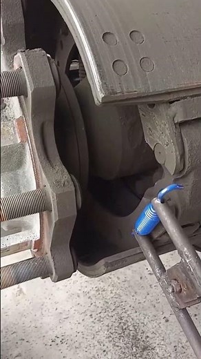 Installation process of brake pad spring