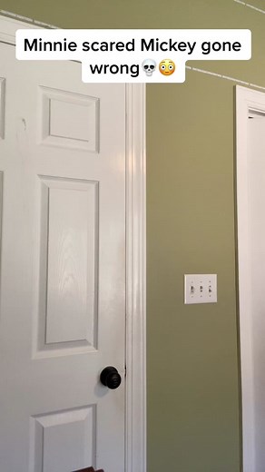 Minnie Mouse's Reaction to Something Unexpected