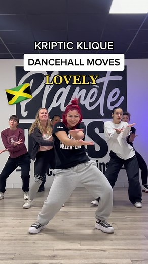 🇯🇲 These moves are from Kriptic Klique team 🥰 thank again to 7ven for teaching me #dancehall #dancehallmoves #dancehallsongs #popcaan #drake #rawdancehallweekend #kripticklique #7ven