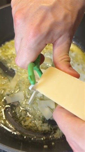 This 10-minute Creamy Lime & Garlic Pasta is your new summer obsession. 🍋‍🟩✨