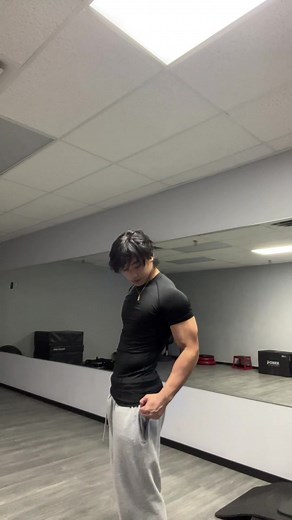 Showcasing Physique: Gym Poses and Muscle Flexing