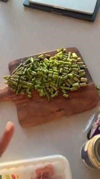 Healthy Garlic Spaghetti Squash Casserole Ingredients • 1 large spaghetti squash • 1 lb ground