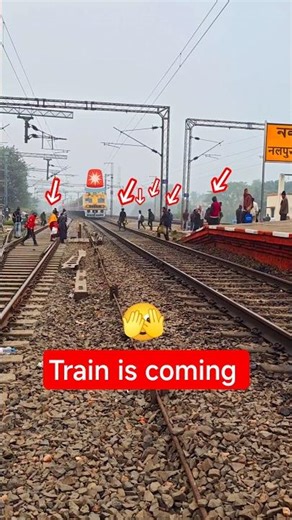 shocking people Risky 🚨 Rail crossing 🫣see the end 🔜#train #shorts #railway #railcrossing #viral