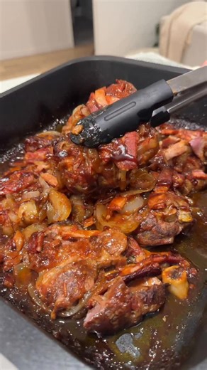 Bree on Instagram: "BBQ Lamb Chops 🚀 Recipe: 6-8 Lamb Forequarter Chops 1 Large Brown Onion 200g Shortcut Bacon 210g Crushed Tomatoes 1/2 cup Bbq sauce 1/3 cup Worcestershire Sauce 1 tbsp Garlic powder (or fresh garlic) 1/3 cup water Wet and scrunch your baking paper and completely cover the lamb. Bake in a 170 degree Celsius fan forced oven for 45 minutes. Take the baking paper off and cook for another 25 minutes or until golden and caramelised! Serve with mashed potato/rice and salad ❤️ • • •