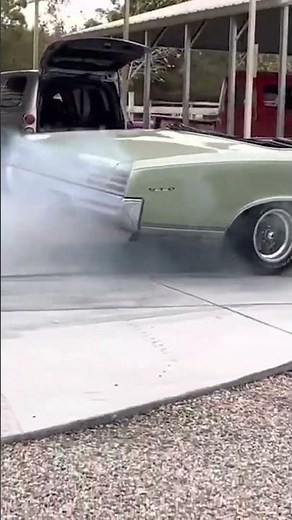 ’67 Pontiac GTO Driveway Burnout