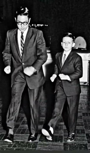 Bruce Lee dancing Chacha with brother _AI