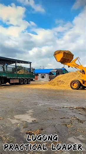 1.5K views · 16 shares | LUGONG wheel loaders, equipped with buckets specially developed for lightweight materials, have a large capacity and are able to load more materials in a single operation, thus increasing work efficiency.朗 #LUGONG #wheelloader #heavyequipment | LuGong Machinery | Facebook