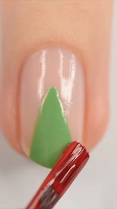 Christmas Elf Hat Nail Art #nailart | cutepolish