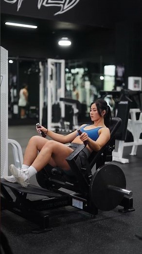 Hip Thrust Machine B-stance (plate loaded)