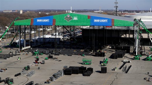 2025 NFL Draft construction adds road closures, alters business hours at Lambeau, Titletown