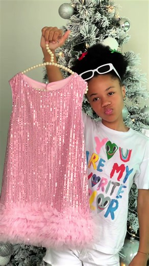 💖 Rose pailletée : douce, girly et scintillante à chaque pas 💙 Bleu ciel pailleté : élégante, féerique et irrésistiblement magique 👗 robe en tulle volumineuse ✨ Paillettes brillantes pour un effet wow garanti 📸 Parfaites pour : 🎉 Fêtes de fin d’année 👶 Anniversaires 📷 Séances photo 👸 Moments enchantés #pourtoiiiiiiiii #robe #princesse #ponytailhairstyle #veilleuse