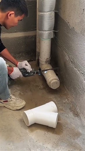 One way to repair and assemble a water drain pipe#shorts #trending #youtubeshorts #viral