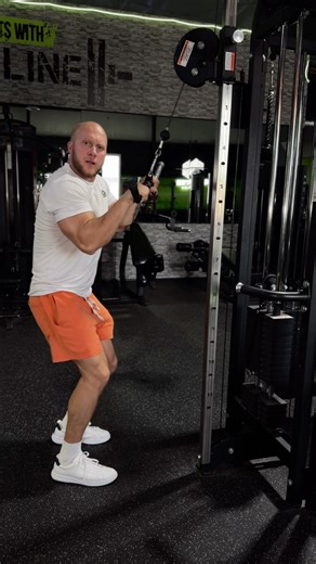 If you’re swinging it, your triceps aren’t working. #triceps #cableworkout #fitnesstips