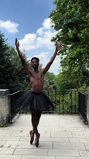 Stunning Male Dancer En Pointe - Ballet Performance Videos