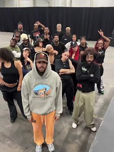 1.4M views · 33K reactions | Chris Brown y sus bailarines haciendo el baile tendencia de "Wall To Wall". ❤️ | Team Breezy Latinoamerica | Facebook