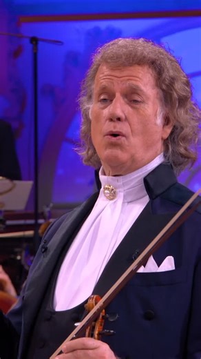 Across The Stars, by Michel Tirabosco & Team Illumination 💖 Live at our Christmas concerts in Maastricht. You can enjoy the full performance now on YouTube.com/AndreRieu - Link in bio! ✨ Great news – Michel will be joining us on tour again this year! Born in Geneva with very short arms and no hands, Michel’s father gave him a panflute for his 7th birthday. He practiced all day and decided: “I’m going to be a panflute player!”. Today he’s a professor at the Geneva Conservatory and enchants audie