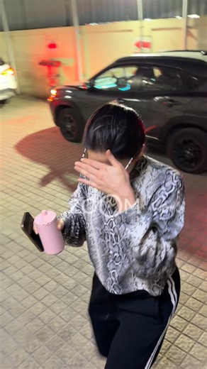 Sara Ali Khan steps out for a relaxed movie night at Juhu PVR, serving major casual-style goals. [Zoom Papz, Movie Time, Celebrity in Casuals, Pataudi Family] | Zoom TV