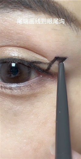 Applying the best eyeliner for downturned hooded eyes is not complex! #shorts #eyemakeup #eyeliner