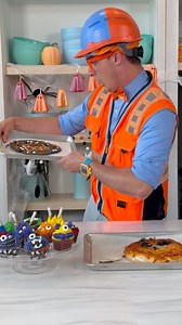 You know it's Halloween when even your dessert scares you! 🤪 | Blippi