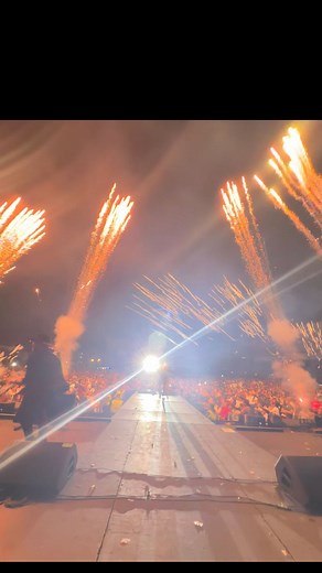 JESSI URIBE | Anoche matamos las ganas en Tunja ❤️﫶 | Instagram