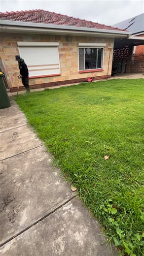 Overgrown edges getting the clean-up they’ve been begging for ✂️🌱 A sharp edge makes all the difference, slow passes, clean lines, job done right👌 Service with a Smile 😃 #FrankTheLawnMowerMan #LawnTransformation #BackyardBliss #SatisfyingLawnCare #BeforeAndAfterLawn MowingSatisfaction LawnTok LawnStripes YardWorkGoals CleanAndGreen MowerMagic BackyardGoals AussieLandscaper GardenCleanup LawnLife MowTime LawnCareAustralia fblifestyle | Frank The lawn Mower Man