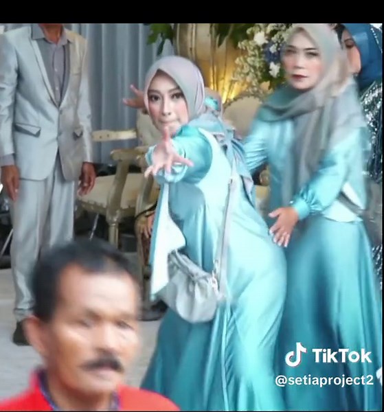 Bangbung Hideung - Traditional Sunda Song