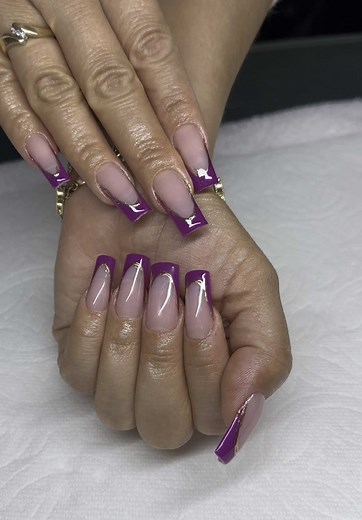 Cute French tips and super easy to apply #frenchtipnails #nails #prettynails #pressonnails #athomenails #uñasencasa #uñas💅 #nails💅