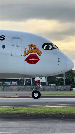 Spotting the Love Bus A350-900: A Plane Enthusiast's Delight