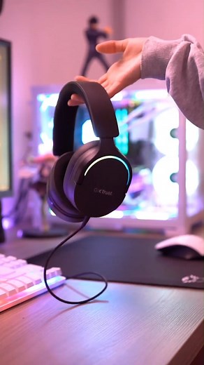 Prepárate para una experiencia increíble con el Fayzo 7.1! 🎧 Sonido surround inmersivo, RGB ajustable y un micrófono con cancelación de ruido, garantizando gameplays mucho más envolventes. ¡Disponible! Compra a través del enlace en nuestra bio. 🎥 Créditos: @galadinelle #GXTrust #Gaming #Fayzo | Trust Gaming