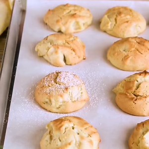11K views · 246 reactions | BISCOTTI MORBIDI ALLE MELE 李 Strepitosi 朗 si preparano con ciotola e cucchiaio in pochissimi minuti! RICETTA scritta passo passo cliccando qui sotto  https://blog.giallozafferano.it/cozzeemandarini/biscotti-morbidi-con-fragole-e-mele/ | Blog Giallozafferano Dolci | Facebook