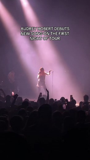 Audrey Hobert Debuts New Song Live on Tour — First Night