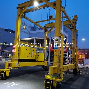 [Hot Item] 20FT Container Handler Mobile Straddle Carrier