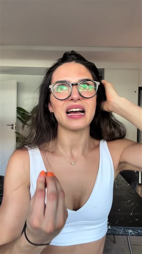 anzeige | Sollte man als Frau heute noch Kinder bekommen? Nicht nur wegen der Kinder. Sondern wegen uns Müttern. Wir sehen noch immer die: > Gender Pay Gap. > Gender Pension Gap. > Motherhood Lifetime Penalty. Ein System, in dem Care-Arbeit wenig zählt – und Frauen finanzielle Unabhängigkeit oft verlieren, sobald sie Mutter werden. Dazu Unsicherheiten im System: Inflation ohne Wachstum. Politische Spannungen. Kriege. Sich bestärkende Krisen, die alte Rollenbilder wieder lauter machen. Und gewonn