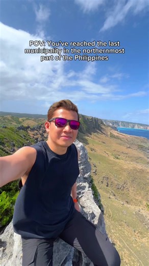 It’s a dream come true to set foot on the last municipality in the northernmost tip of the Philippines! 🙏🏻 Itbayat is one of the world’s largest uplifted corals which is why it doesn’t have any beach or shoreline, and disembarking from boat (faluwa) is a challenge during unfavorable weather. From Basco, travel time to Itbayat via faluwa is 2.5 hours on a “calm” sea. If you want to experience the rugged and raw yet beautiful side of Batanes, Itbayat is a must-visit! 😍🇵🇭🌴