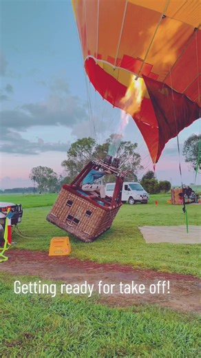 Pilot Paul on the job! Vertically uprighting the balloon ready for boarding and lift off. #hotairballoon #ballooning #ballooningisfun #ballooningismagic #flyhigh #kingvalley #seehighcountry #adventure #adventuretime #travel #experiencesomethingnew
