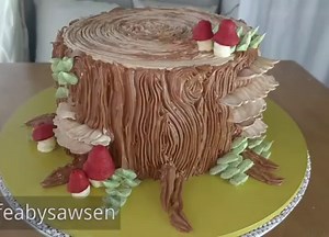 Buttercream tree stump cake By: Fancy Favours & Edible Art | Lilyon DIY