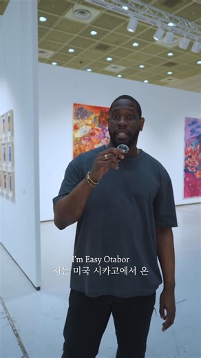 What’s your favourite artwork at Frieze Seoul? 🇰🇷✨ We took a walk through the fair to find out which pieces stood out this year. From discoveries in Focus Asia to historical highlights in Frieze Masters and standout presentations in the Main Galleries section, each corner of COEX offered something new to love. Thanks to Doy Kim (@tattooist_doy), Pahparn Sirima (@pahparnsirima) & Chrissie Langkulsen (@chrissie.langkulsen) of @groundcontrolth, Tuck Muntarbhorn (@tuckbkk) Hit the link in bio to r