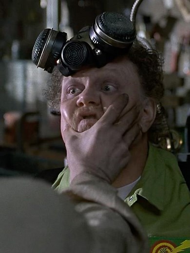 “The Moment You Realize the Bug Is Inside the Human 😳👽”