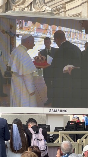 102 reactions · 6 comments | Il-mument fejn il-Papa Ljun XIV bierek il-Kuruna li ser tidqgħed fuq il-vara għażiża ta’ Kristu Re fil-Bażilika ta Paola. Viva Kristu Re! | Daniel Borg | Facebook