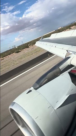 A321-211 landing at El Paso (Diverted from DFW) - flaps and gears in action