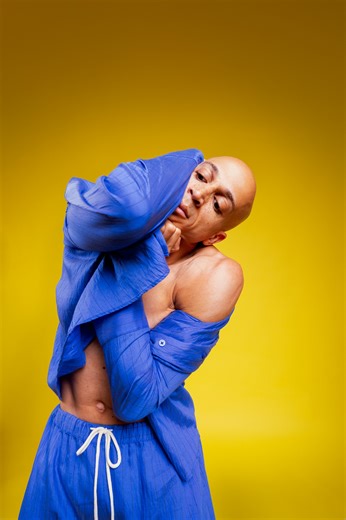✨ La revue finale vue par notre danseur Yosmell Calderon ✨ À travers cette nouvelle création, Ballets Jazz Montréal, porté par le travail remarquable de Jo Strømgren, pousse ses artistes toujours plus loin : artistiquement, émotionnellement et physiquement. 💥🩰 🎭 Venez découvrir La revue finale à Montréal, du 17 au 21 février 🔗 https://www.dansedanse.ca/fr/spectacles/ballets-jazz-montreal-jo-stromgren-joie-de-vivre ______ ✨ La revue finale through the eyes of our dancer Yosmell Calderon ✨ In 