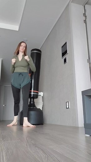 Martial arts kicks training🦵👣 #mariaflexibility👣