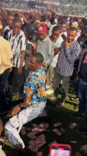 More videos from Davido’s concerts last night. | FearGod Sports