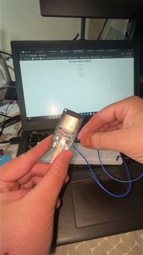 LED contrôlée depuis serveur WEB via ESP32@InformaticsAndRobotics