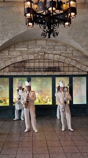 The Tokyo DisneySea Maritime Band plays ‘When will my life begin?’ from ‘Tangled’ at Tokyo DisneySea