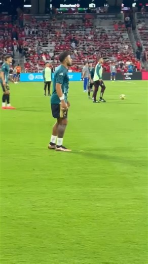 135K views · 2.5K reactions | Chivahermanos, se vale llorar 凉 Alexis Vega y Piojo Alvarado calientan previo al México vs Corea del Sur  #MiSelecciónAzteca | TV Azteca Deportes | Facebook