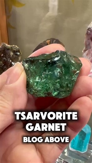 TANTALISING TSAVORITE 👌 Garnets are a group of silicate minerals that have been utilised and indeed coveted as ornamental gemstones since the Bronze Age. There are several varieties of garnet, all of which possess similar crystal structures and physical properties, but differ slightly in chemical composition. The word garnet comes from the 14th-century Middle English word "gernet", meaning 'dark red'.... but not all garnet types are red. This blog is about a particularly rare type of garnet, wh