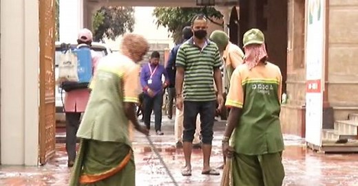 VVIP act caught on camera: BBMP Paurakarmikas seen cleaning residence of Karnataka MLA Satish Reddy