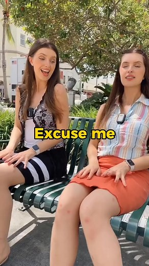 Sitting on a bench 👜 #english #englishtips #englishteacher #learnenglish | English by Giovana