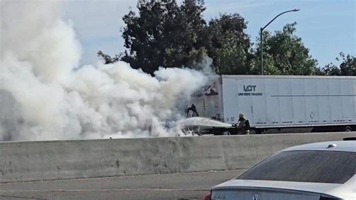 12K views · 99 reactions | Semi truck fire fully engulfed on the 118 in Simi Valley Ca. | AV News Crew Page | Facebook